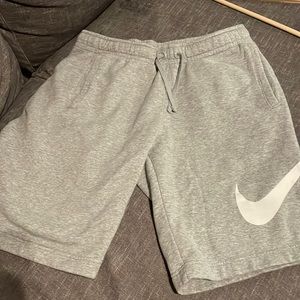 Men’s medium nike shorts